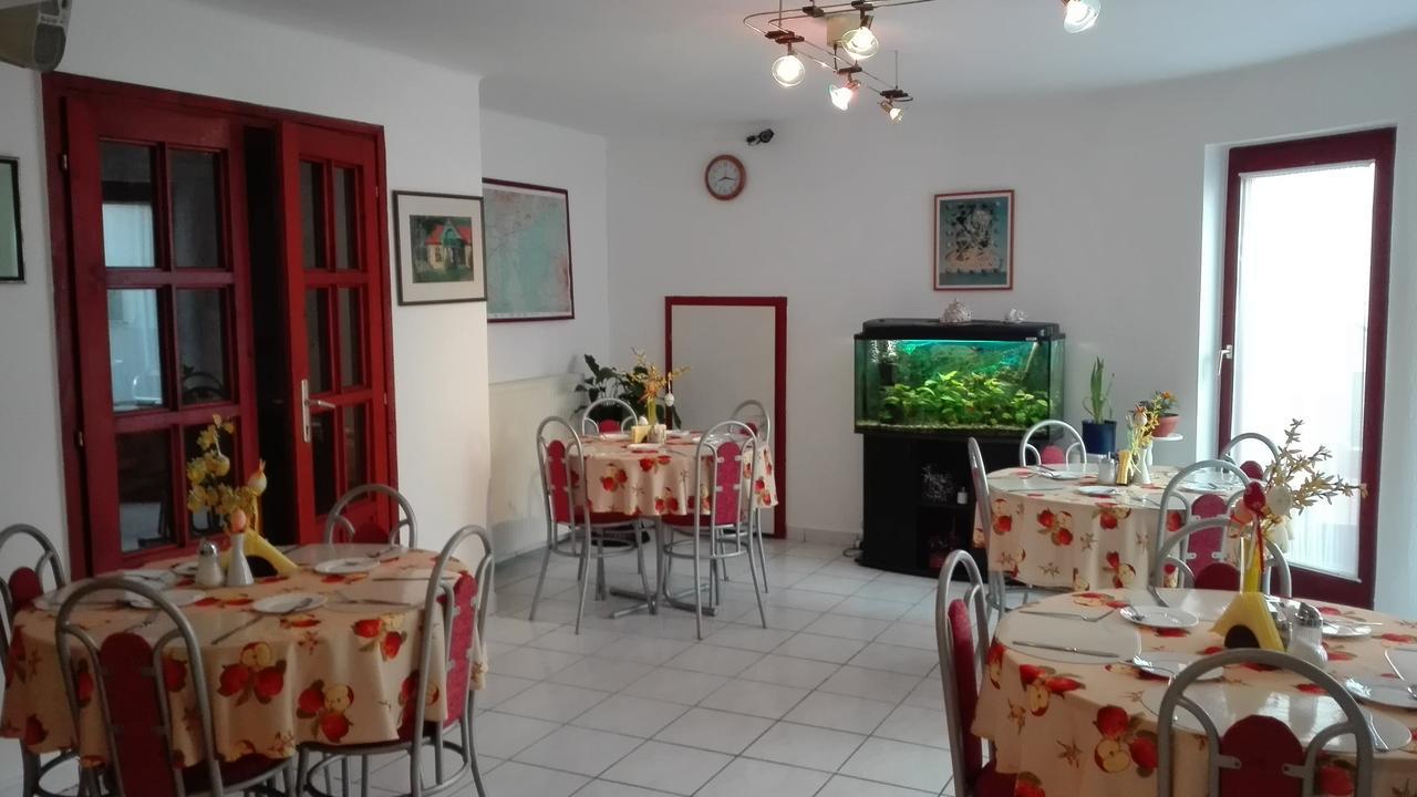 Ria Panzio Bed & Breakfast Esztergom Eksteriør bilde