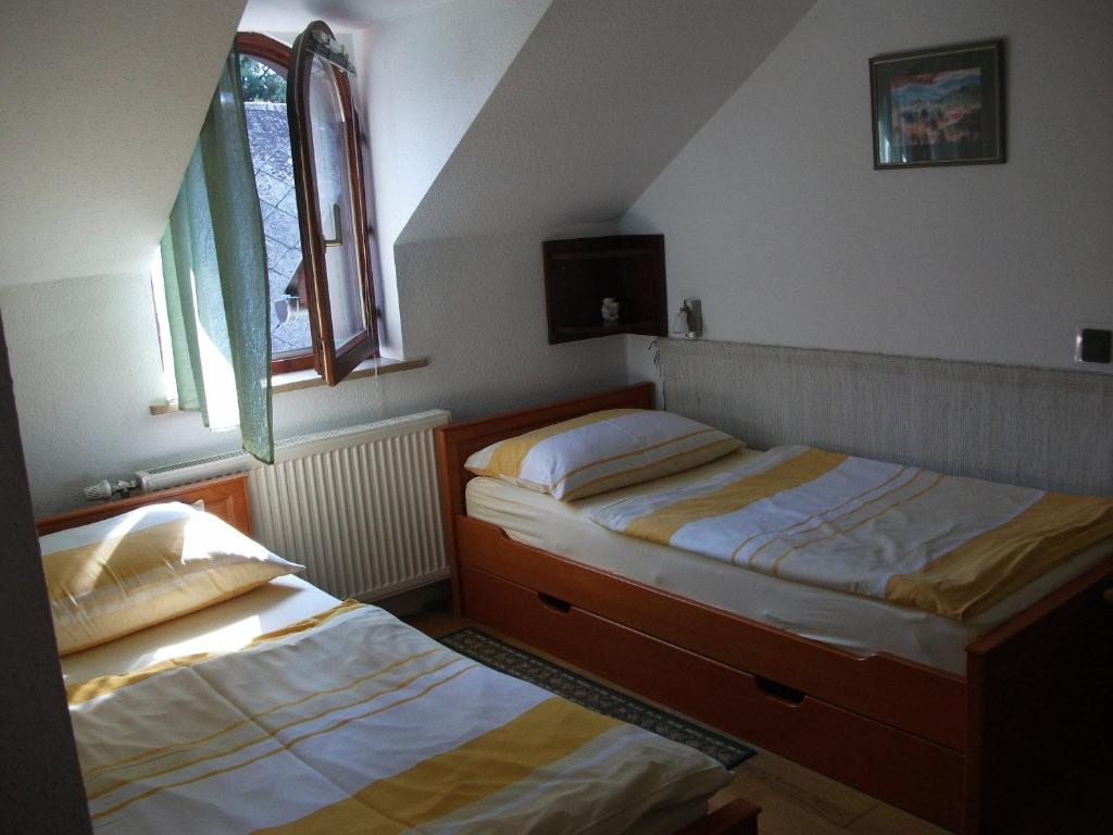 Ria Panzio Bed & Breakfast Esztergom Rom bilde